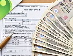 学生入社させれば1人につき報酬100万円