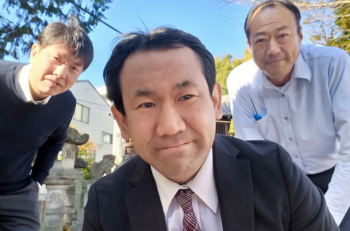 続々と